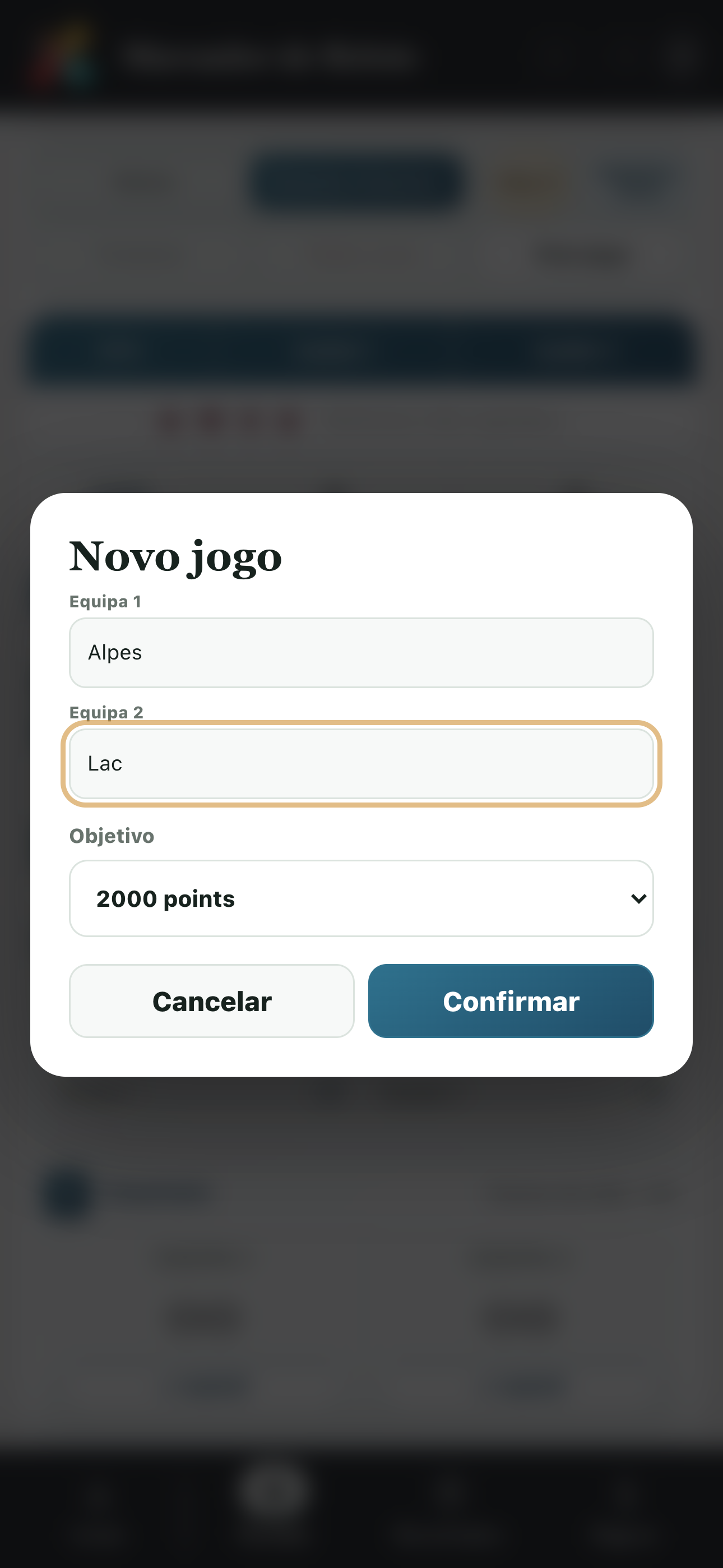 Preparação de uma partida de Coinche com nomes das equipas e objetivo